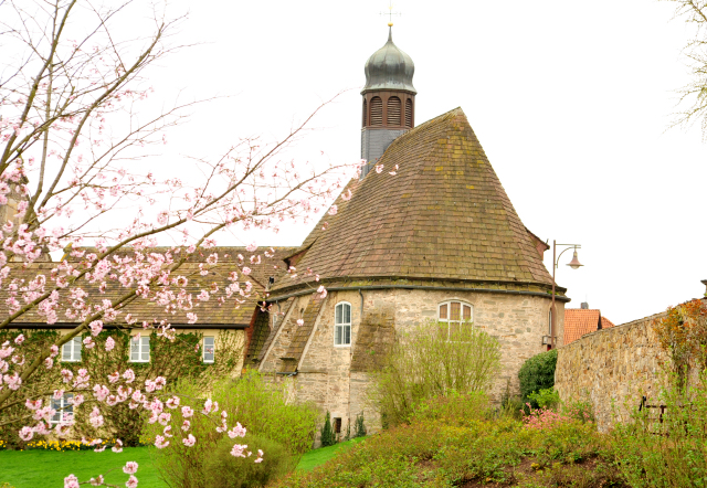 Die Kirche in Hmelschenburg - Trakehner Gestt Hmelschenburg - Beate Langels
