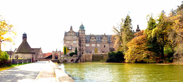 Schloss Hmelschenburg im Oktober 2013, Foto: Beate Langels, Trakehner Gestt Hmelschenburg - Beate Langels