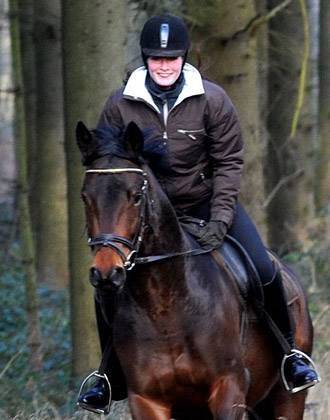 Ausritt im Januar 2012: Hirtenglanz und Shavalou - Foto: Beate Langels - Trakehner Gest�t H�melschenburg