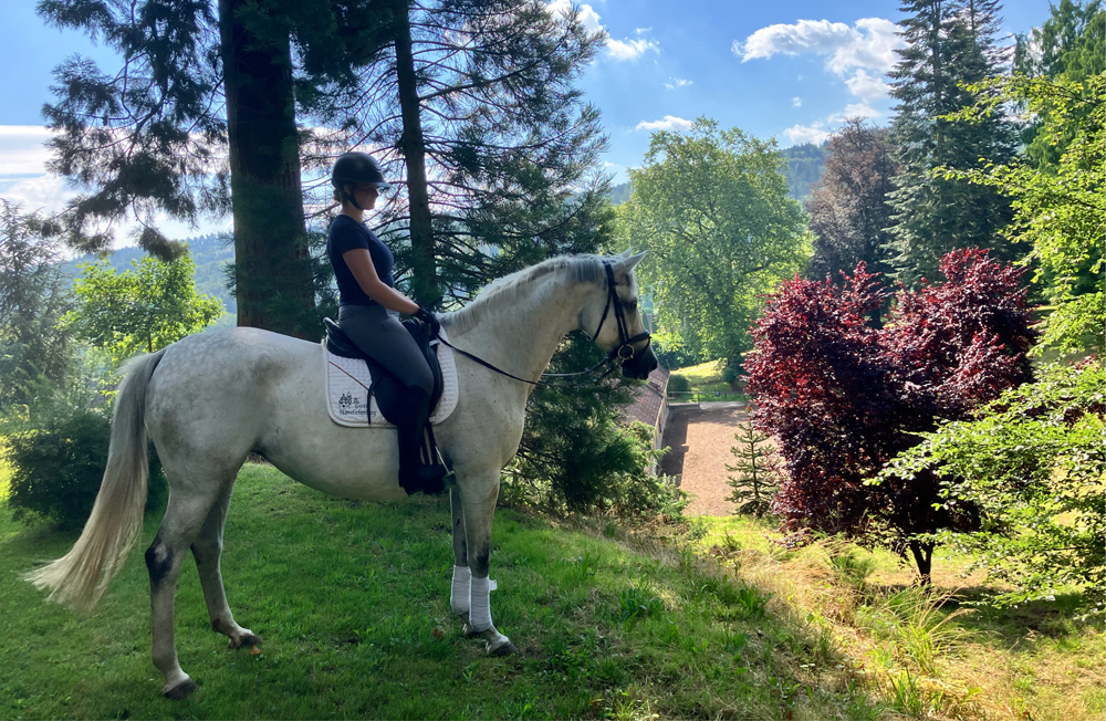 Elea und unsere Pr�mienstute TeaCup v. Exclusiv - Trakehner Gest�t H�melschenburg - Foto: Langels