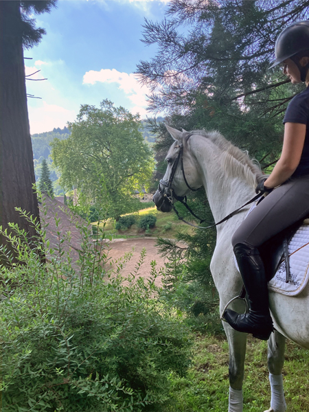 Elea und unsere Pr�mienstute TeaCup v. Exclusiv - Trakehner Gest�t H�melschenburg - Foto: Langels